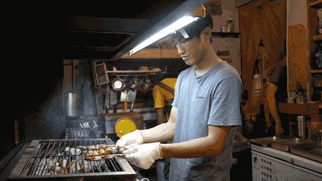 他把工作丢着，专找美景荒地吃饭：这是一天最好的时候