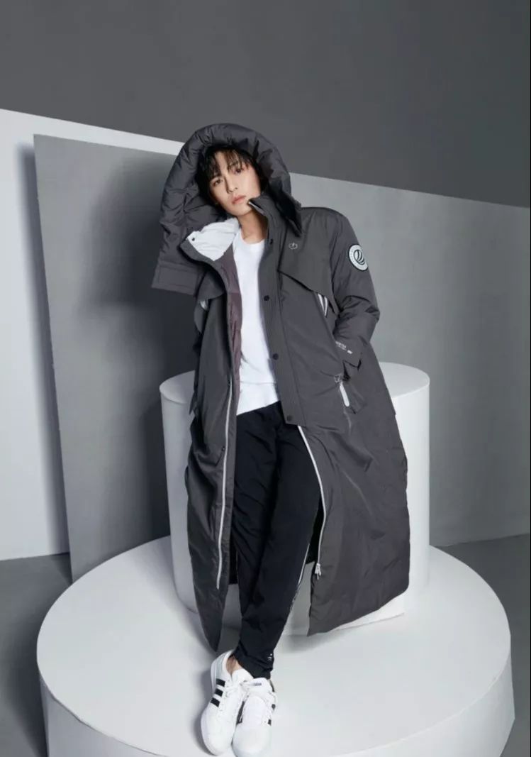 为了抢全球大咖都在翻牌的羽绒服，我差点挤晕在波司登...