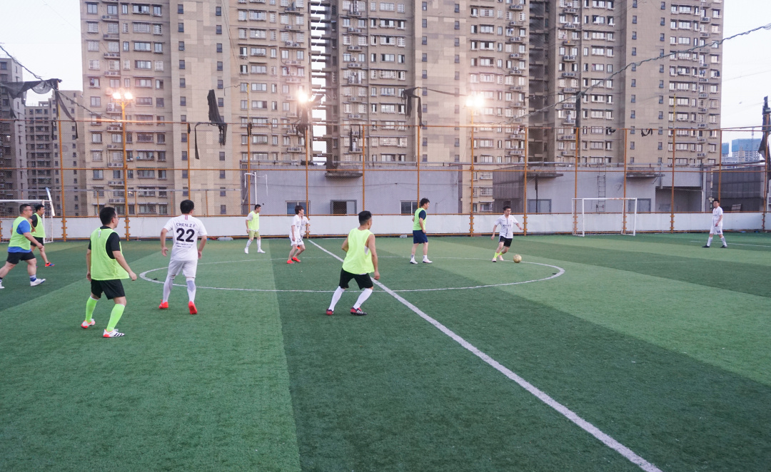 绿茵足球点亮梦想,绿茵点亮梦想足球伴我成长