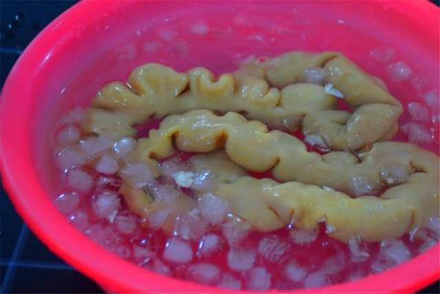 猪大肠炒出来怎么是苦的,猪大肠怎么炒才脆好吃