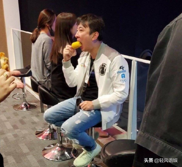 王思聪游日本晒美照,王思聪韩国吃海鲜