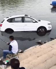 开心一刻gif搞笑动图,搞笑gif段子看起来能量满满