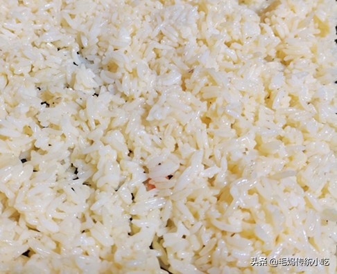 隔夜饭硬怎么炒,比较软的隔夜饭怎么炒好