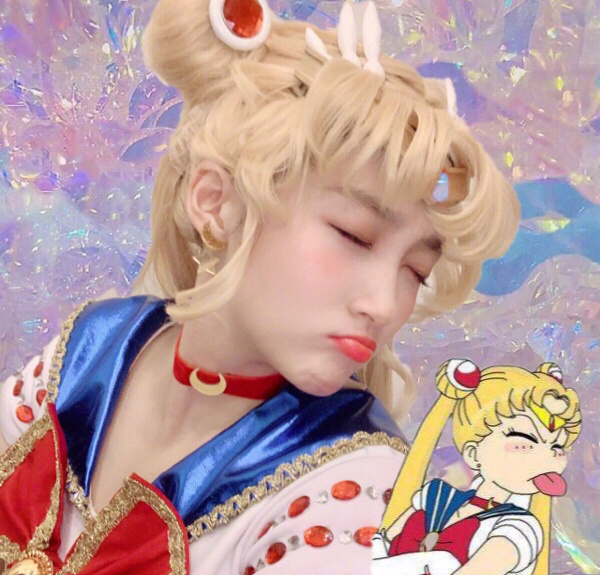 关晓彤穿白色中筒袜,关晓彤穿船袜和鞋子的过程