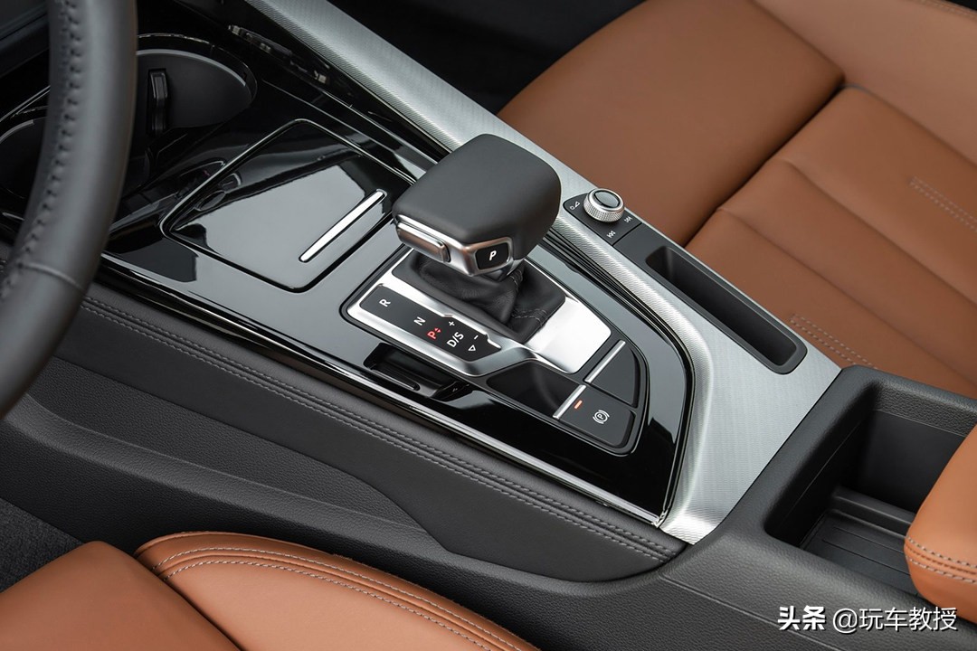 这里摸摸那里按按，开个车能不能简单点？