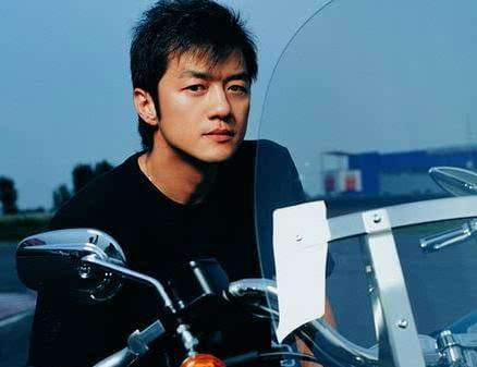 谢霆锋李亚鹏最新状况,李亚鹏惨状