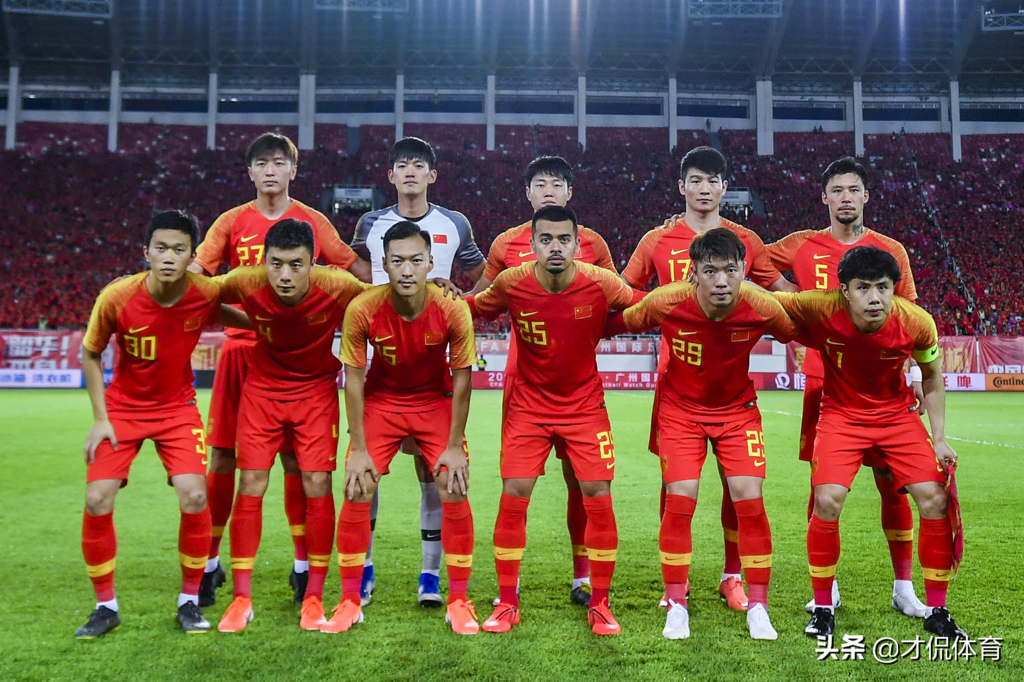 不负泱泱华夏盛世,卷起裤腿使劲踢,期待国足挺进2022年世界杯