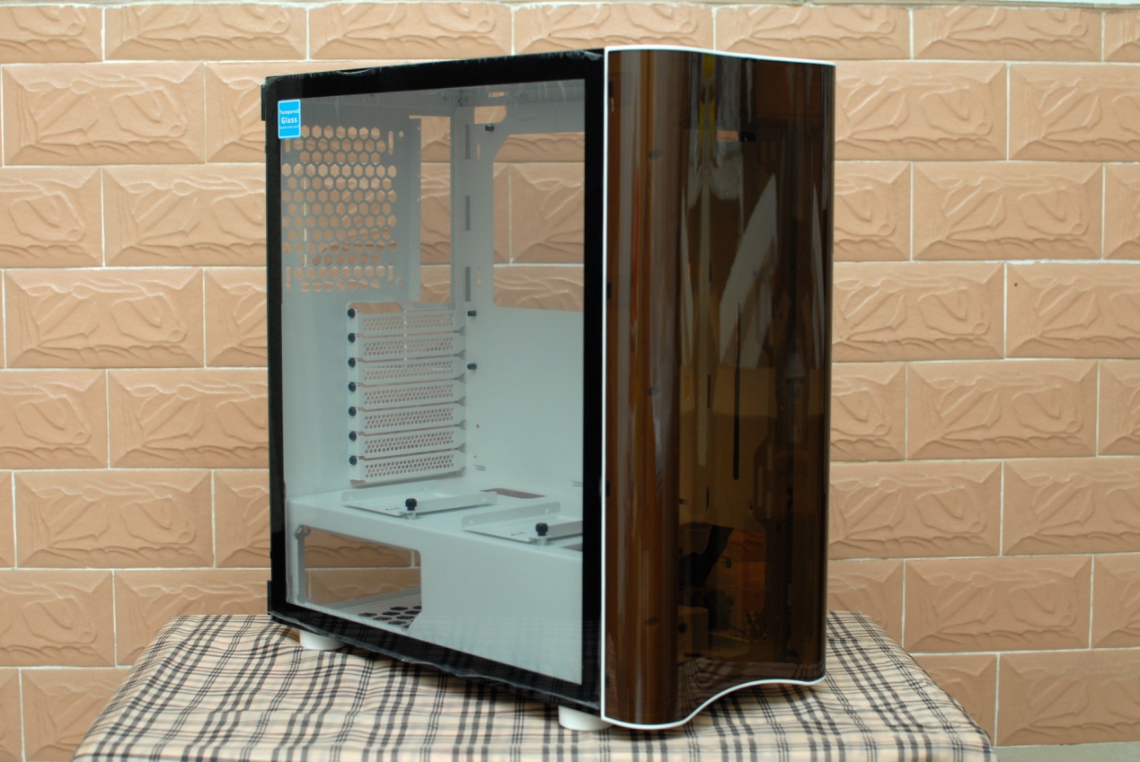 thermaltake机箱挑战者h6,真材实料看得到的产品