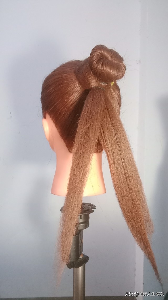 小女孩扎蝴蝶结发型扎法,叶罗丽思思的蝴蝶结发型