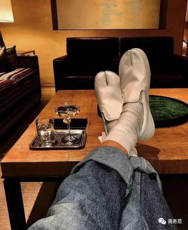 权志龙和jennie约会穿什么鞋,权志龙与jennie的穿搭