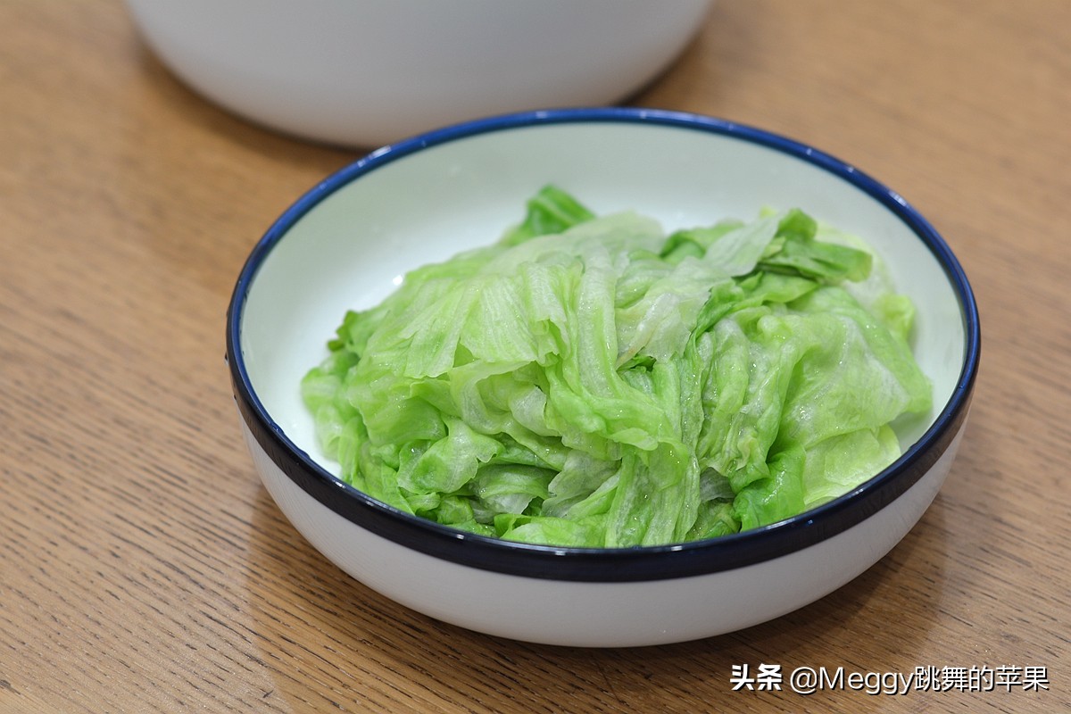 母女俩午餐简单又好吃,一家三口精致午餐