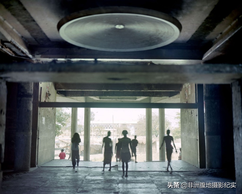 穷人免费住不谈钱，格兰德旗下最失败的奢华酒店—非洲的荒唐事