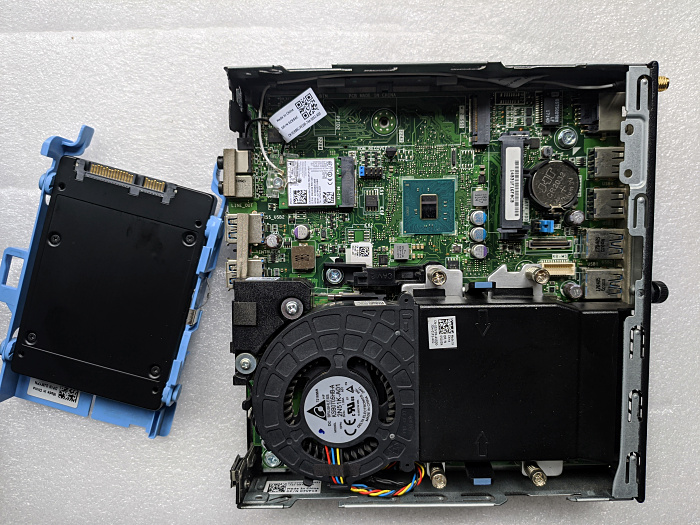 还没有曾经一个光驱大的电脑,东西虽小五脏俱全啊。