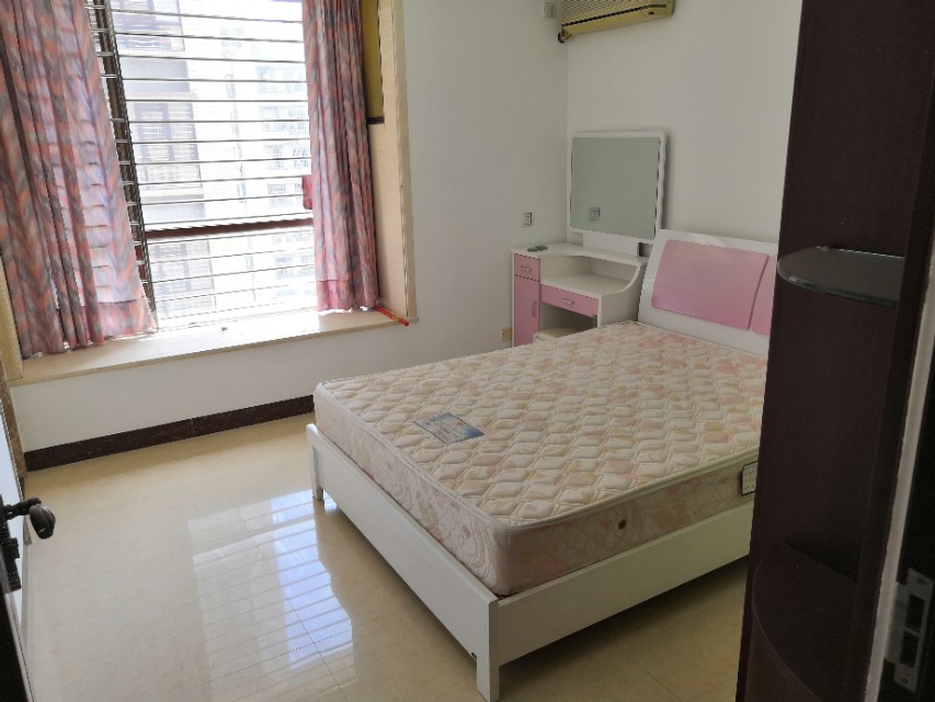 普宁寸土寸金的繁华商圈中，最为低调的贵族房，流沙盛世华庭！