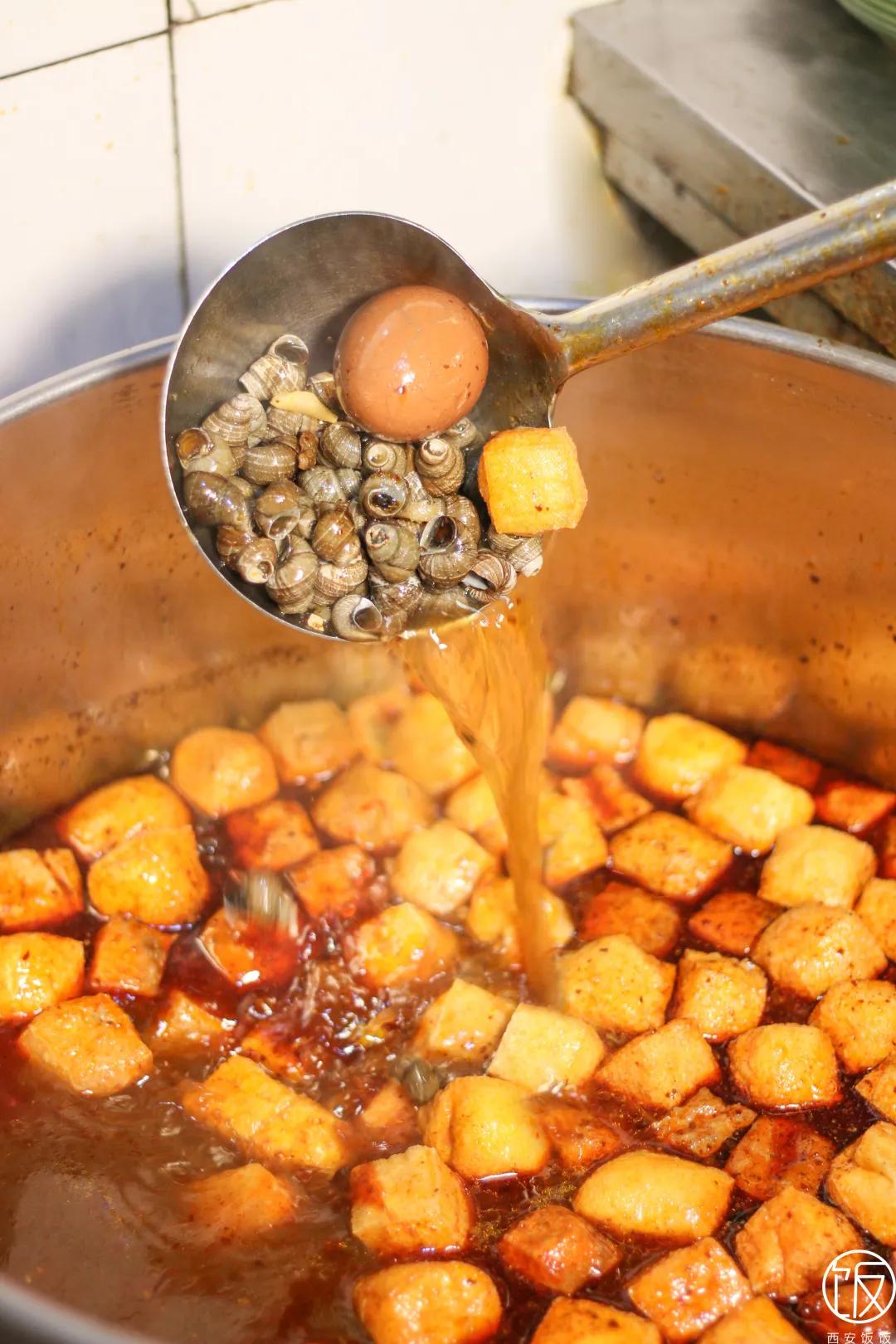 又香又臭的螺蛳粉太美味了,又臭又香螺蛳粉真的很好吃