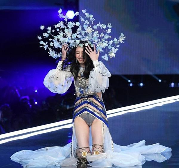 一摔成名的奚梦瑶,一摔成名偶遇奚梦瑶何猷君