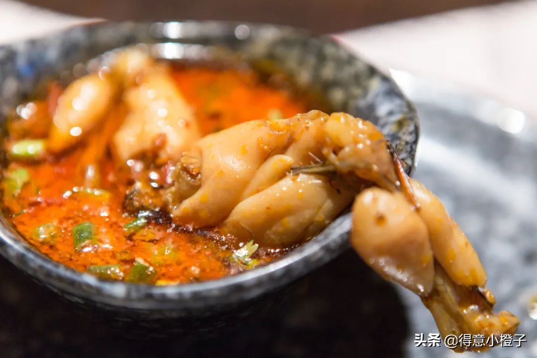 一来就火!哥老官、颜如晶炸鸡店再现排队名场面,亲测...