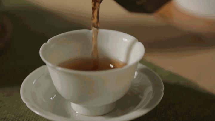 减肥喝茶真的有助于减脂肪吗,喝茶和喝黑咖啡减肥效果一样吗