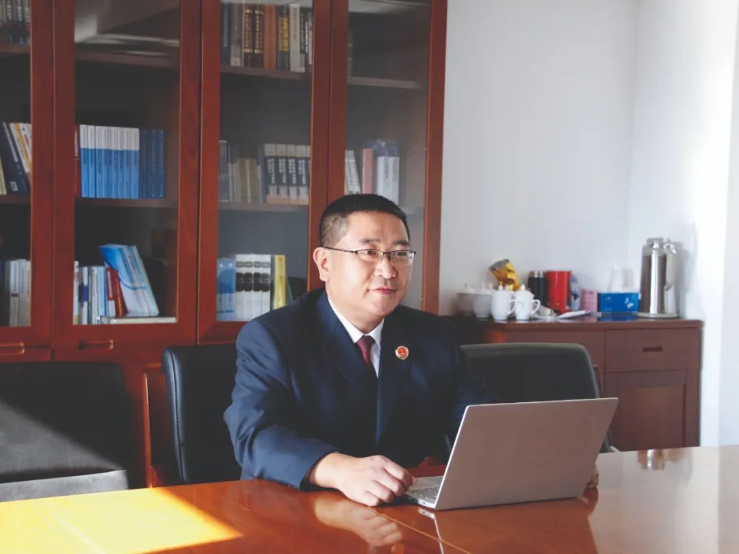 投资失败后，他怕过惯了好日子的家人适应不了，先后勒死了老婆和女儿……