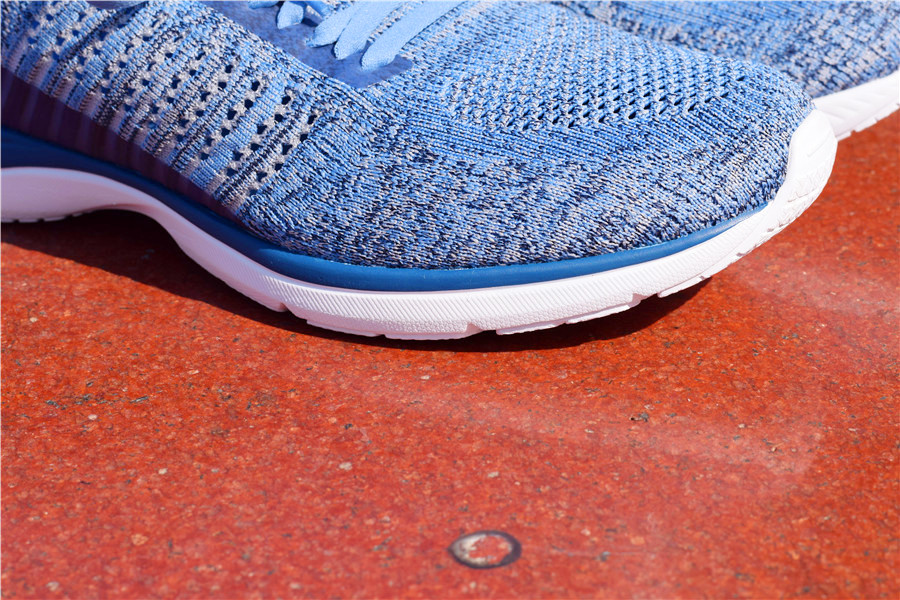 第一次穿软弹跑鞋感觉,第一次穿跑鞋有种站不稳的感觉