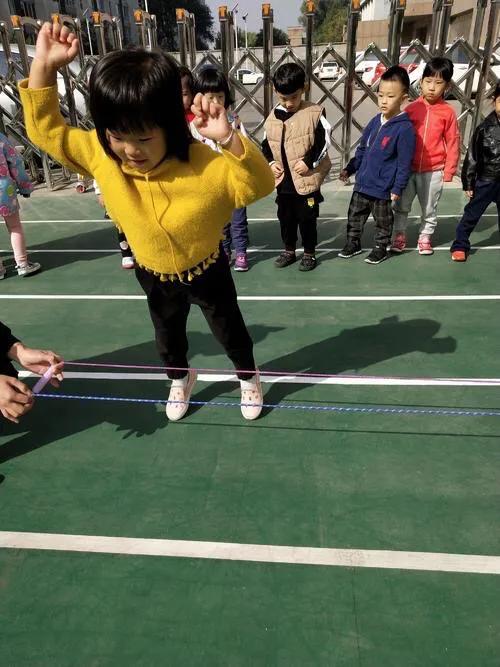 2岁半宝宝双脚跳怎么训练,3岁宝宝不会双脚跳怎么训练