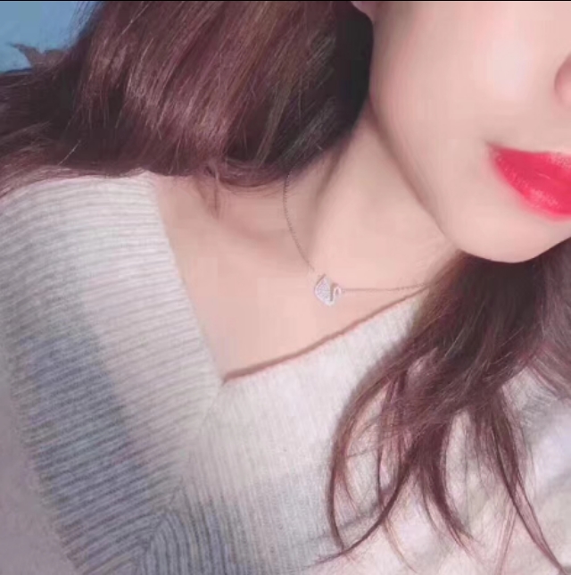 一个女人必备的长项链,什么项链百搭又很少人戴