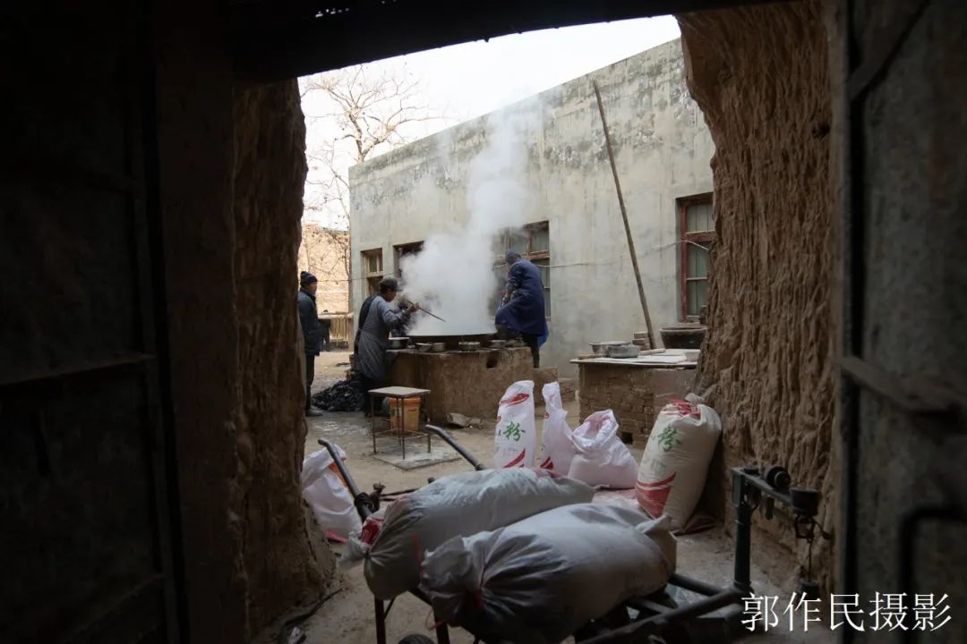 山东漏粉条的过程视频,漏瓢式粉条制作技术视频