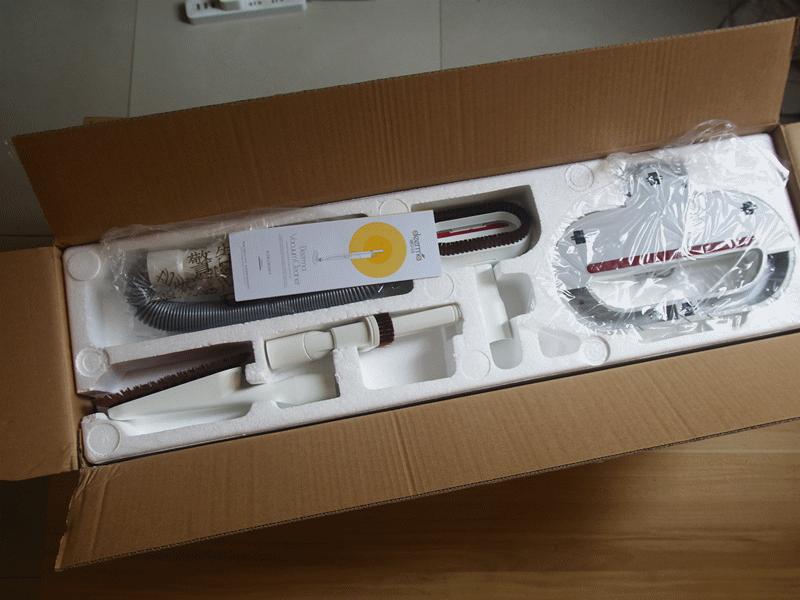 老表买了个小米有品上299的：德尔玛环吸背式吸尘器
