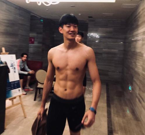 行走的荷尔蒙欧美腹肌,行走的荷尔蒙外国视频