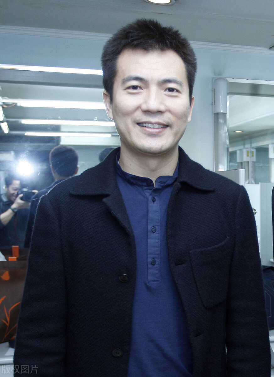 黄健翔离婚官司,黄健翔婚姻