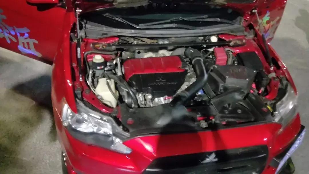 三菱翻车事故视频,三菱飙车事故