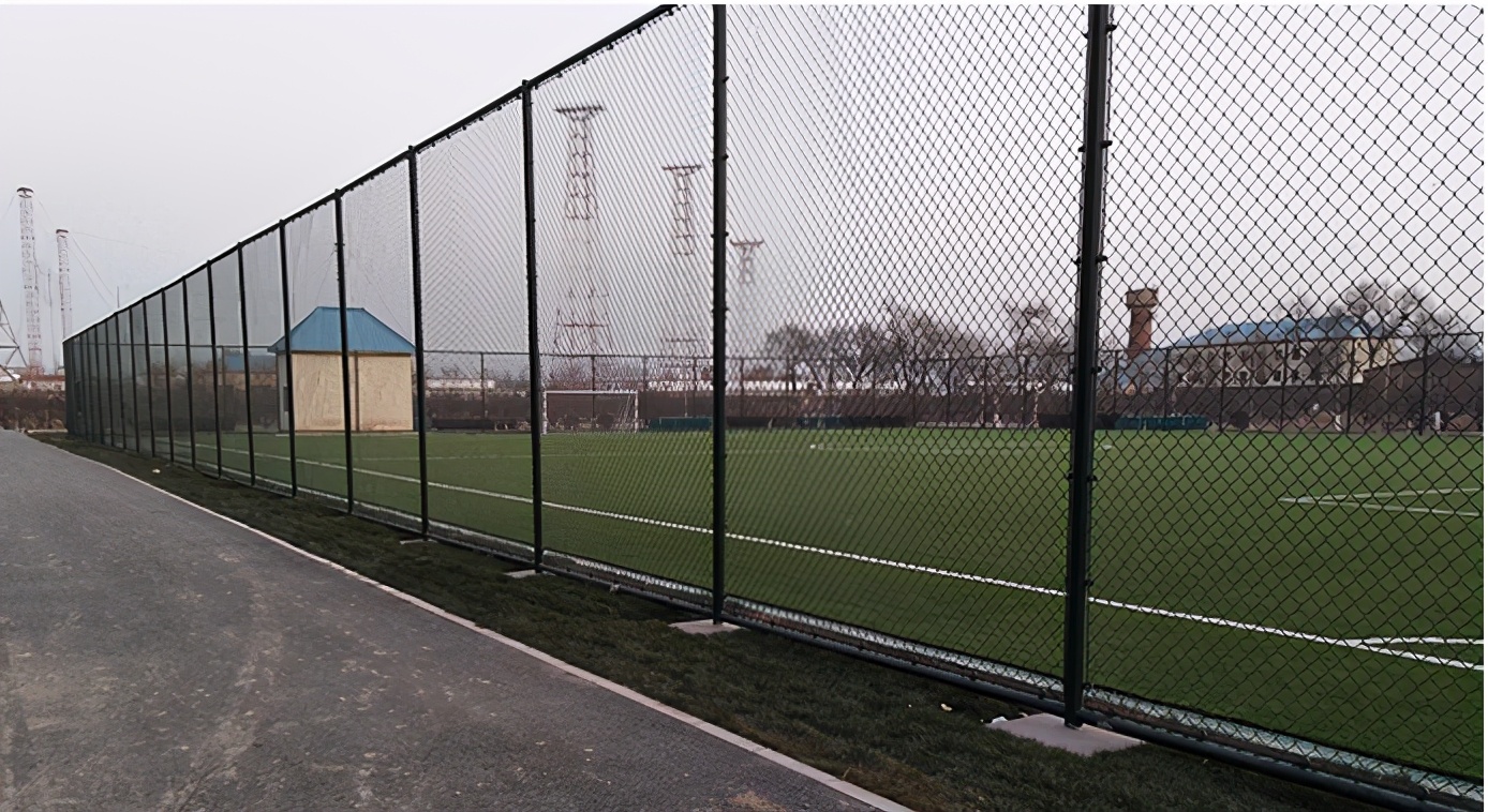 篮球场安装护栏留多大门,篮球场围网安装施工做法