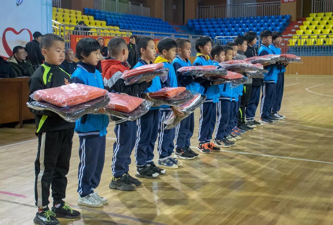 大手拉小手心连心公益活动,大手牵小手传递爱共成长公益活动