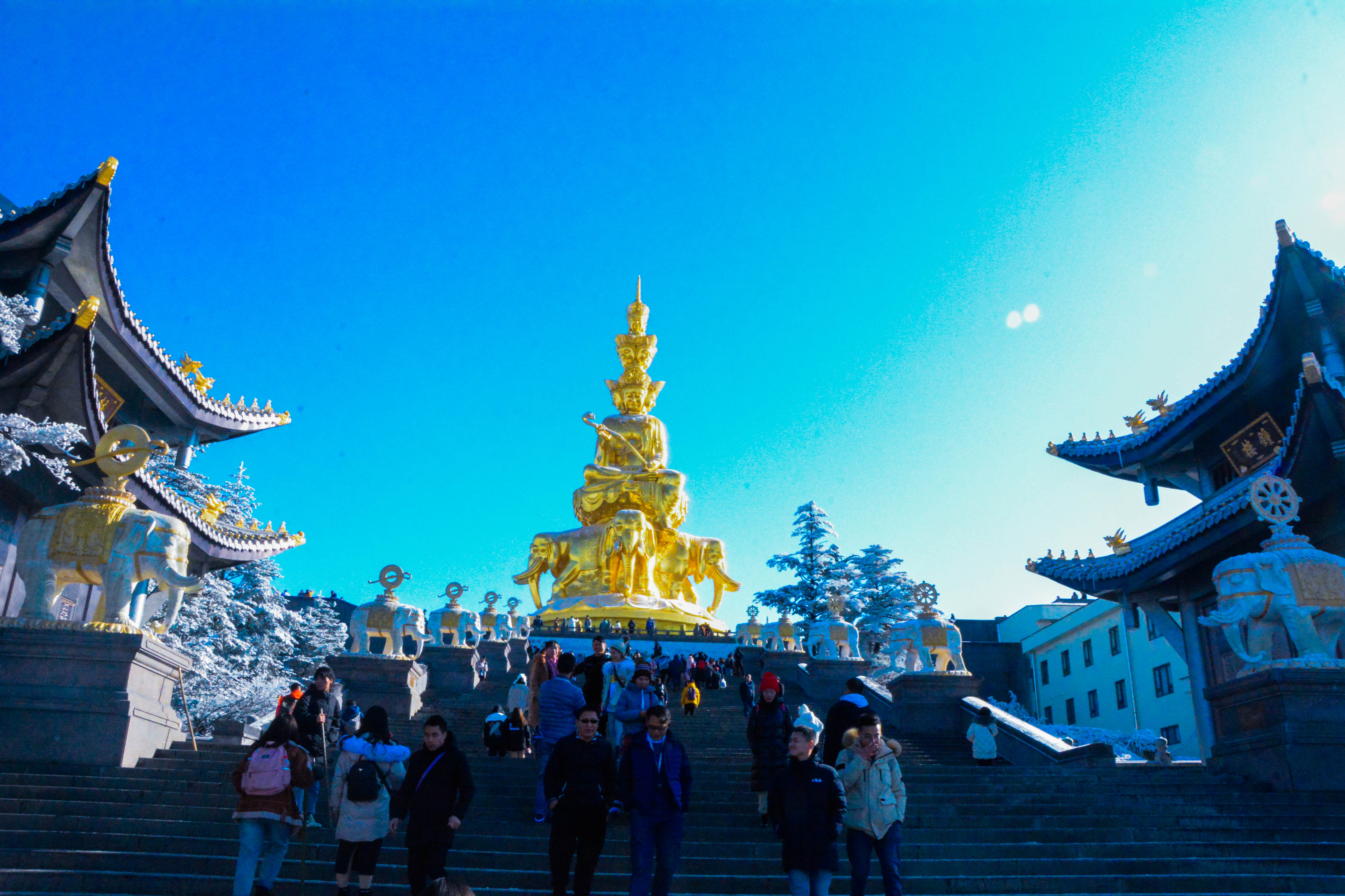 峨眉山冬雪仙境,峨眉山象城旅游