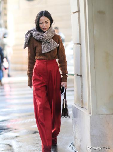 杨幂穿打底袜好看吗,杨幂穿长筒袜的穿搭