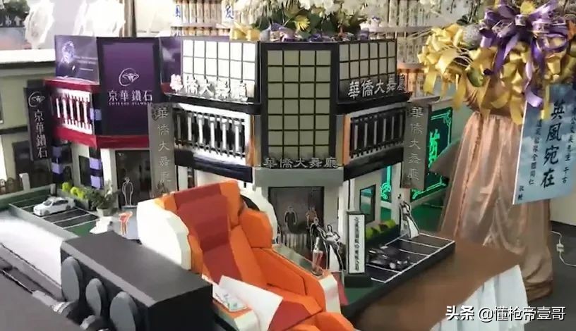 请脱衣舞女、祭品上加特林?为什么台湾人葬礼这么野?|轻武专栏