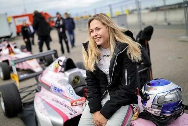 女赛车手漂移出事故,澳门女赛车手飞上二楼