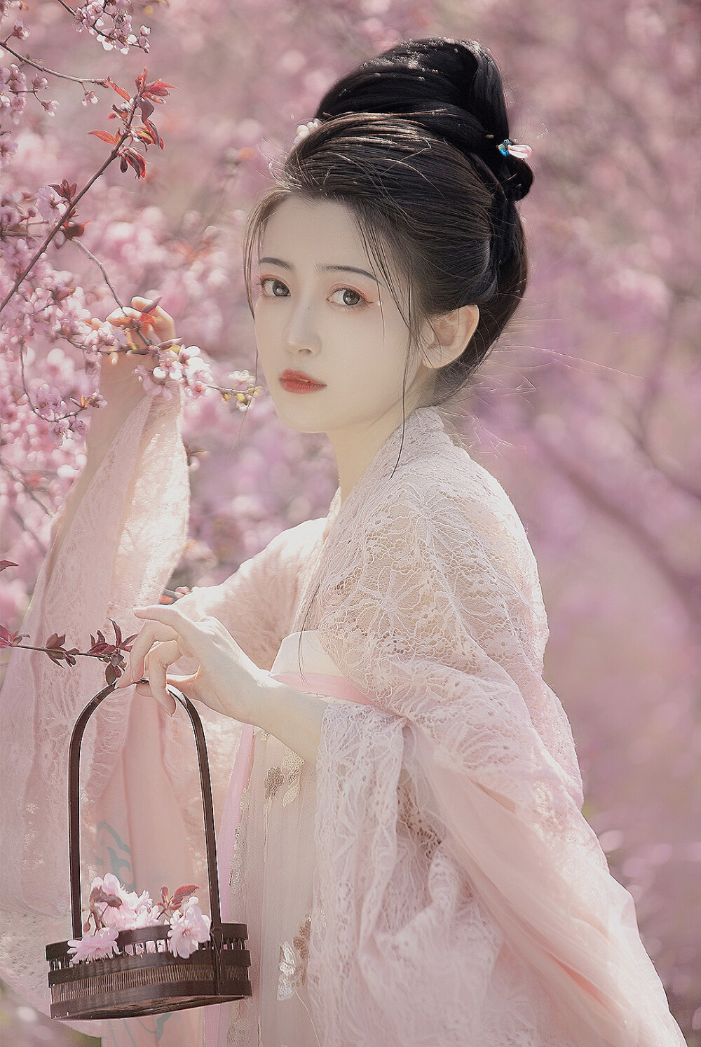 汉服与现代服饰不一样的地方,汉服是现代服装