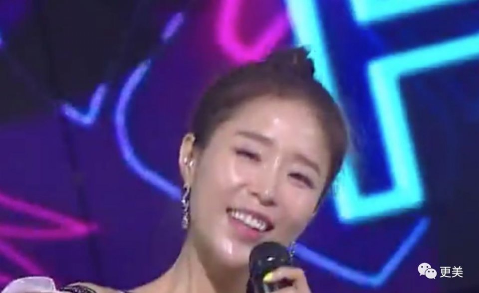 天后因队友吸du人气暴跌,公开承认整形却成蛇精下巴,瘦到脱相