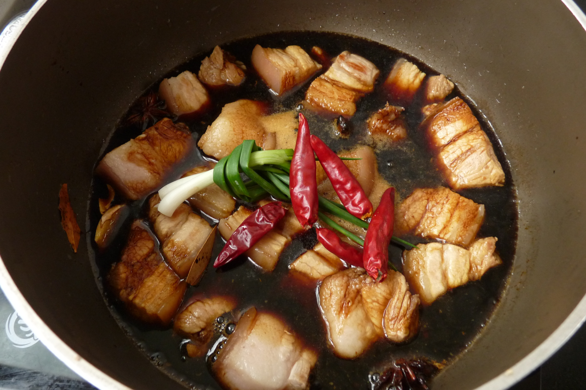 红烧肉不用冰糖用白糖行吗,做红烧肉用冰糖还是白砂糖