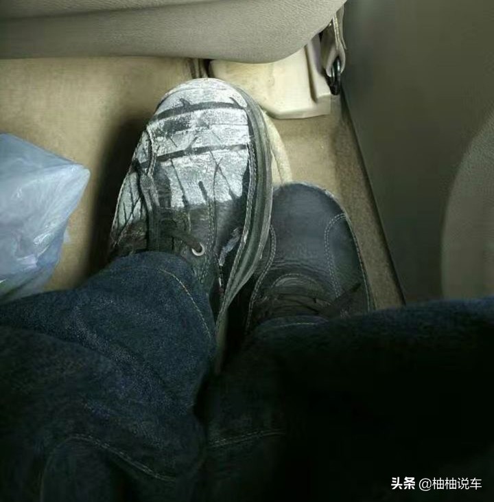 车从脚上压过去有事吗,小车从脚上压过去会怎么样