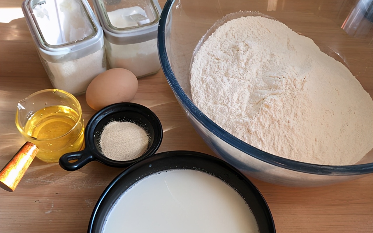 手撕软面包营养早餐奶香味大,手撕肉松面包超级松软全家的最爱