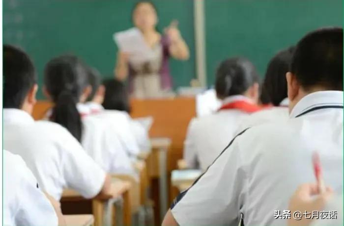 怎么委婉指出老师的错误,孩子上课犯错误家长怎么回复老师