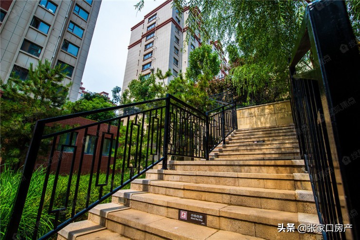 吹爆！经开区新楼盘远低于万元门槛，多所学校环绕，购房就送车位