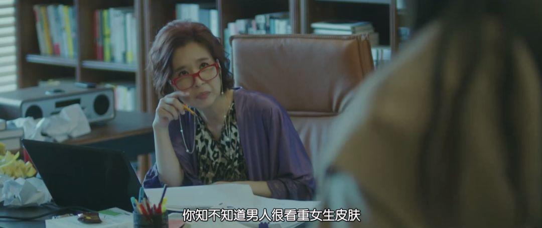 韩国女团两位成员,2个韩国女团练习生一前一后跳舞