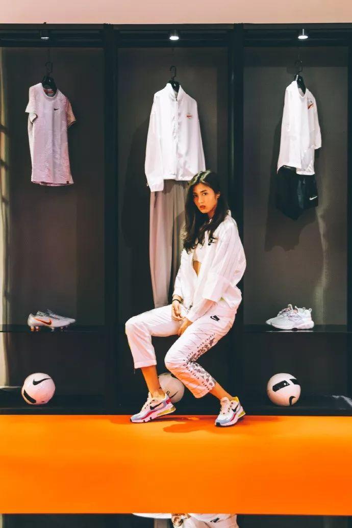 秒杀整容脸,撞脸女港星