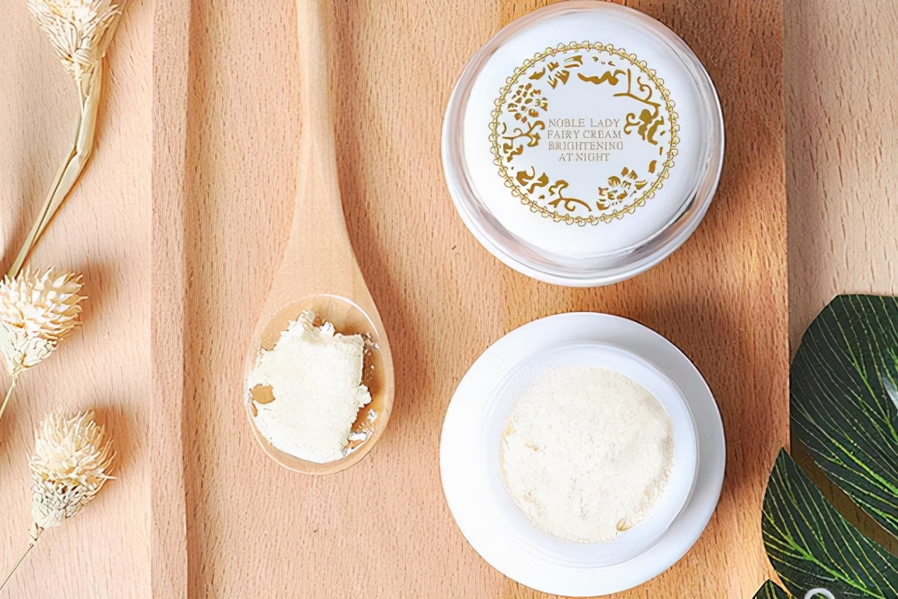 女人脸色暗黄有斑怎么内调,女人面色暗黄粗糙吃什么改善