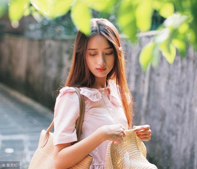 小说:室友为庆祝开学,把奶油弄了她一床,她没有过多在意