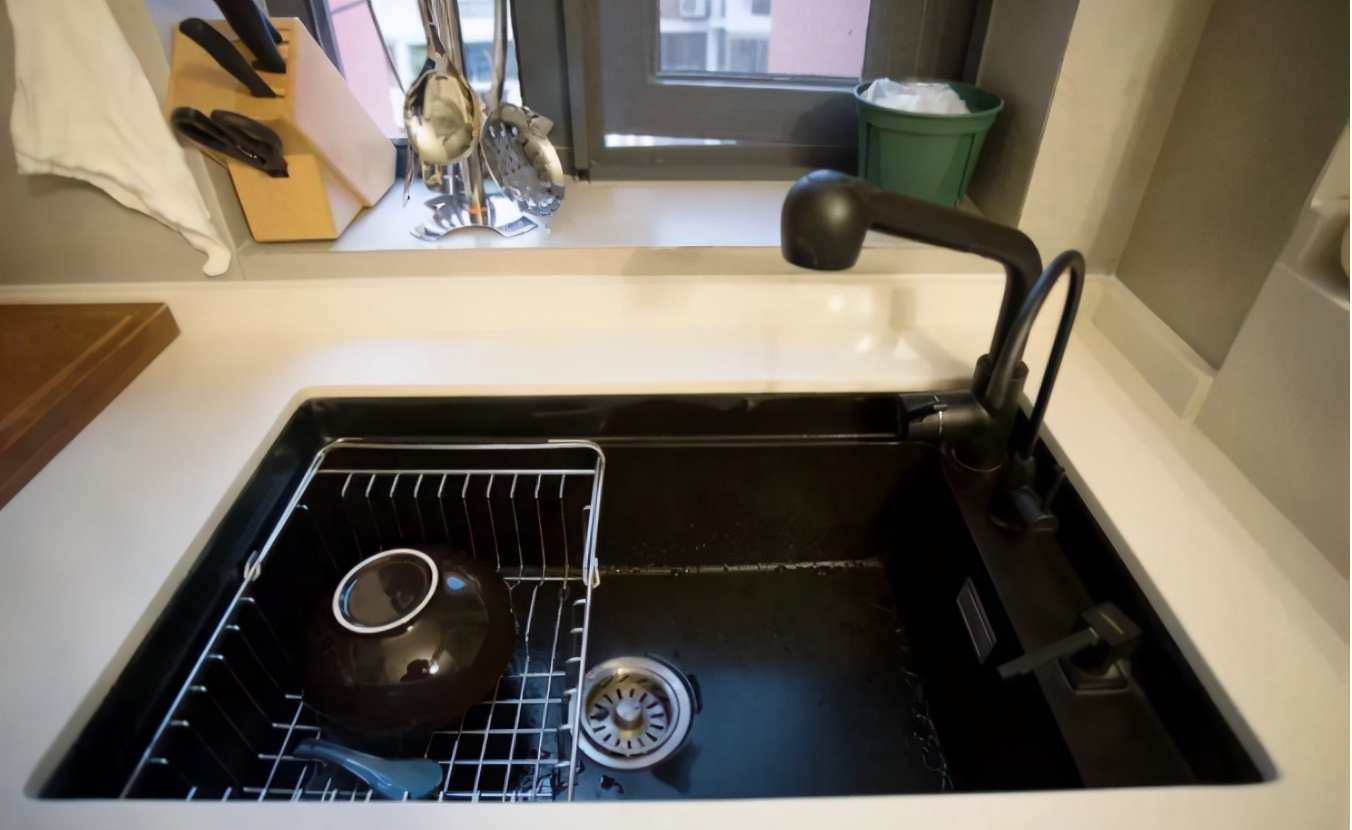 橱柜怎么选？老师傅提醒，这4个方面要知道，避免入坑多花钱