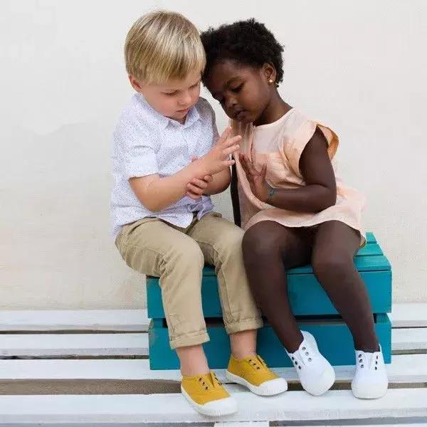 阿迪达斯和耐克儿童哪款鞋好,童鞋nike阿迪哪个好